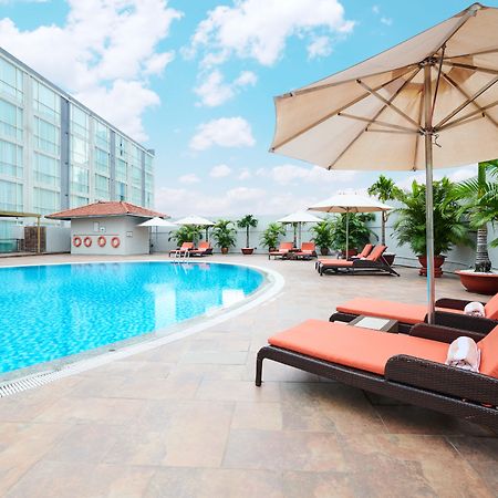 Eastin Grand Hotel Saigon Ho Chi Minh City Exterior photo The pool at the hotel