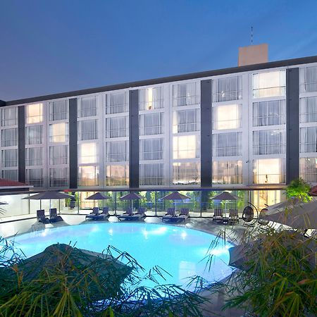 Eastin Grand Hotel Saigon Ho Chi Minh City Exterior photo The hotel's swimming pool
