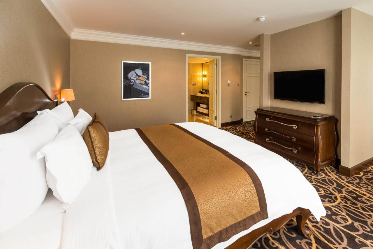 Eastin Grand Hotel Saigon Ho Chi Minh City Exterior photo A bedroom at the hotel