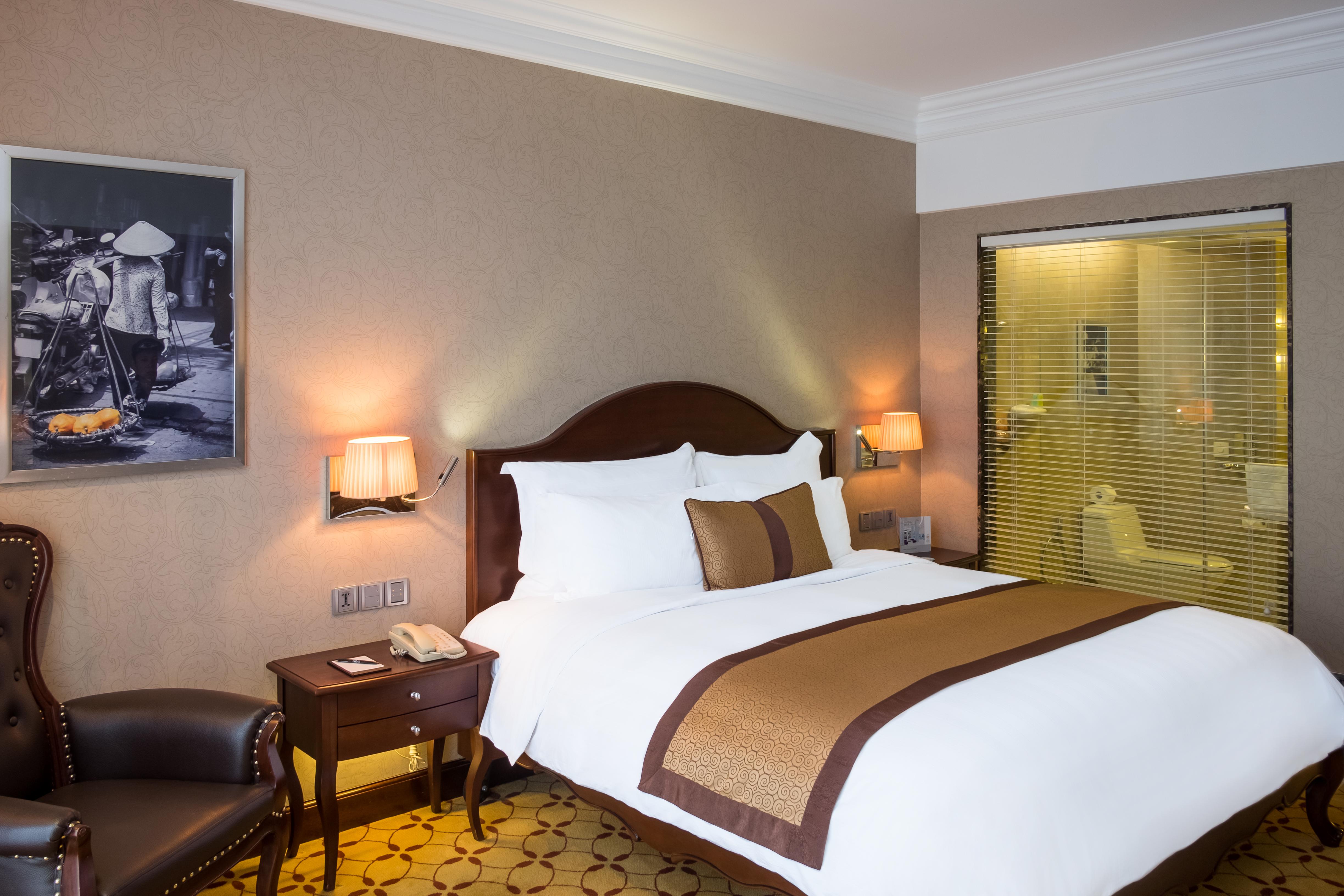 Eastin Grand Hotel Saigon Ho Chi Minh City Exterior photo A room at the hotel