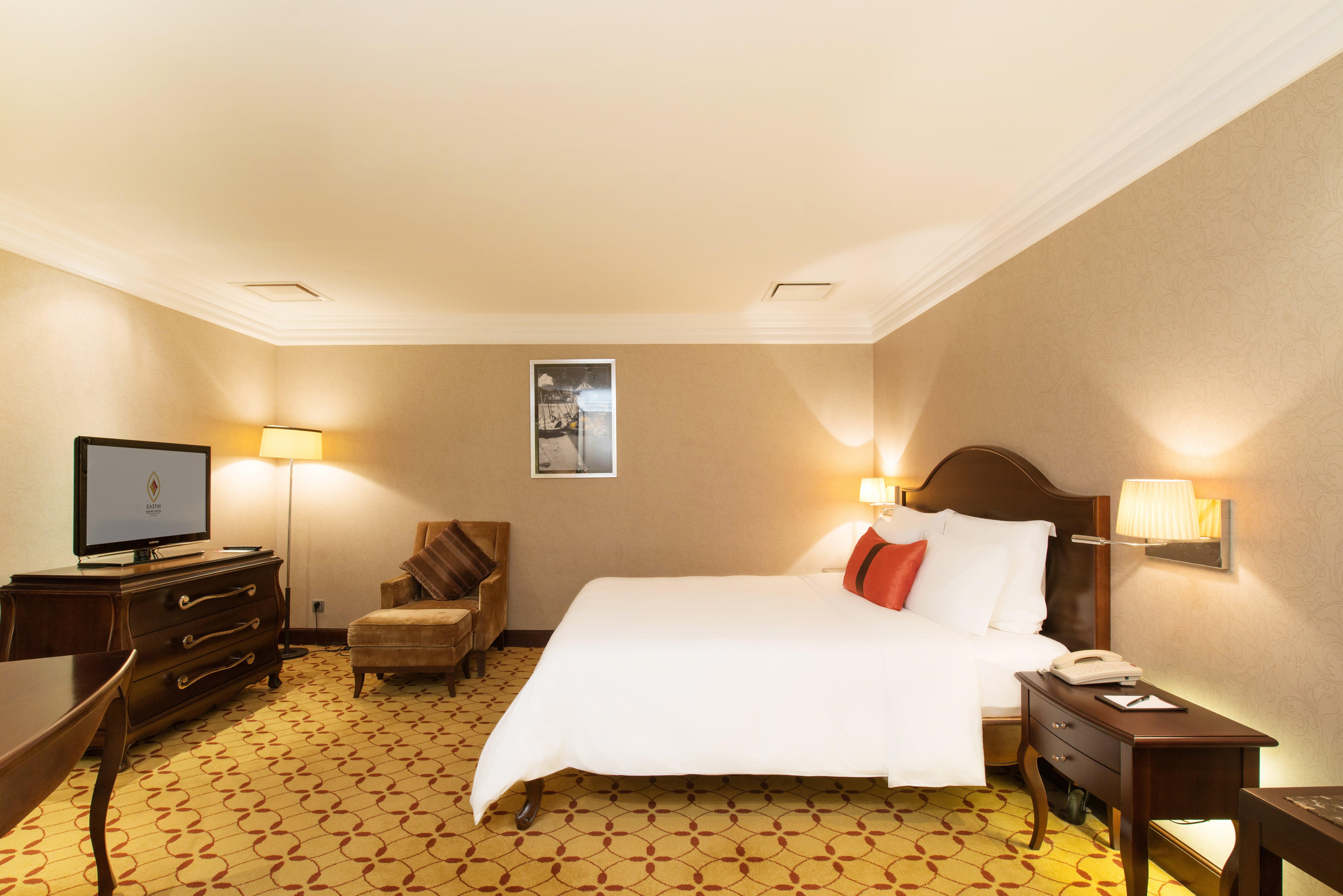 Eastin Grand Hotel Saigon Ho Chi Minh City Exterior photo A room at the hotel