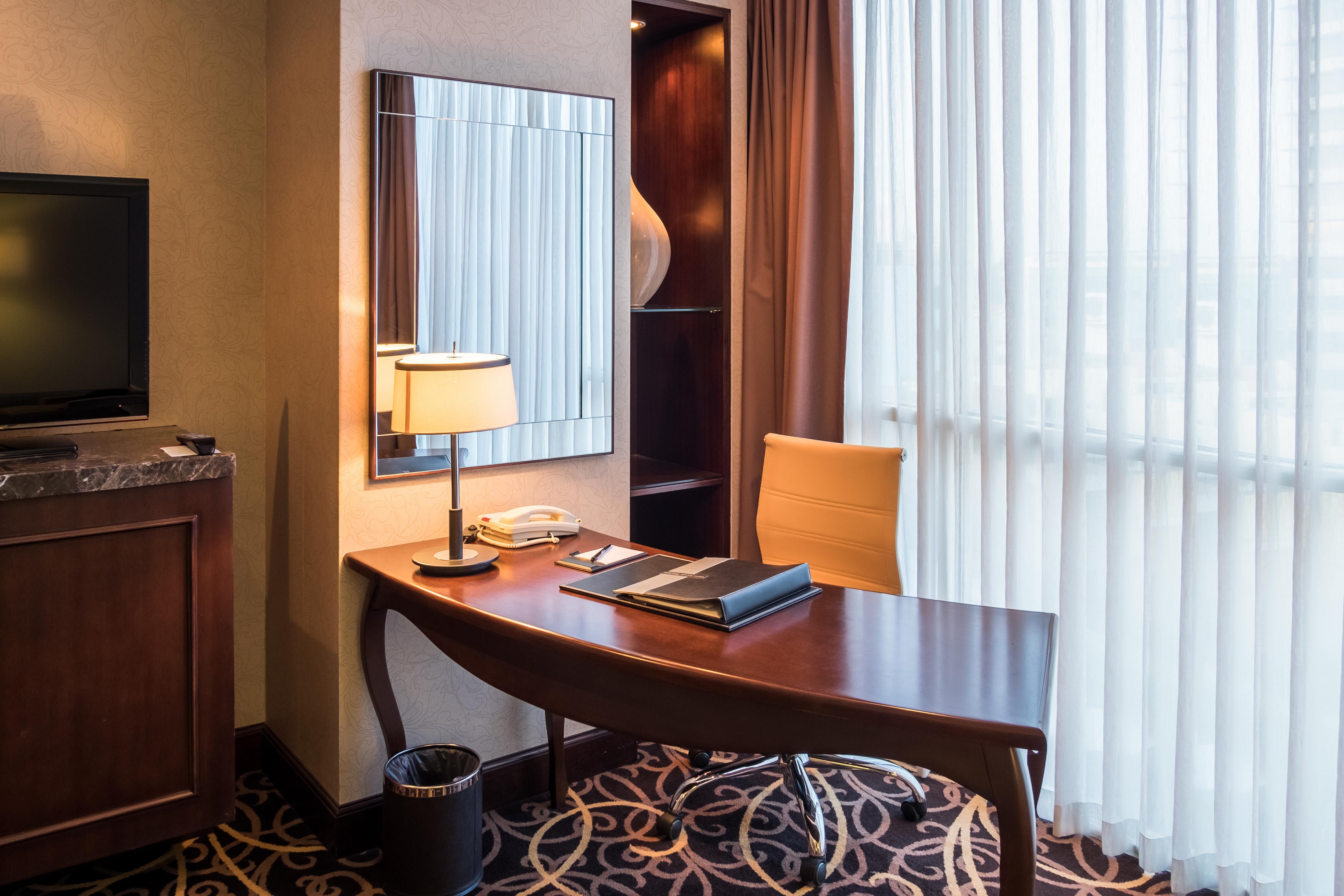 Eastin Grand Hotel Saigon Ho Chi Minh City Exterior photo A work desk in a hotel room