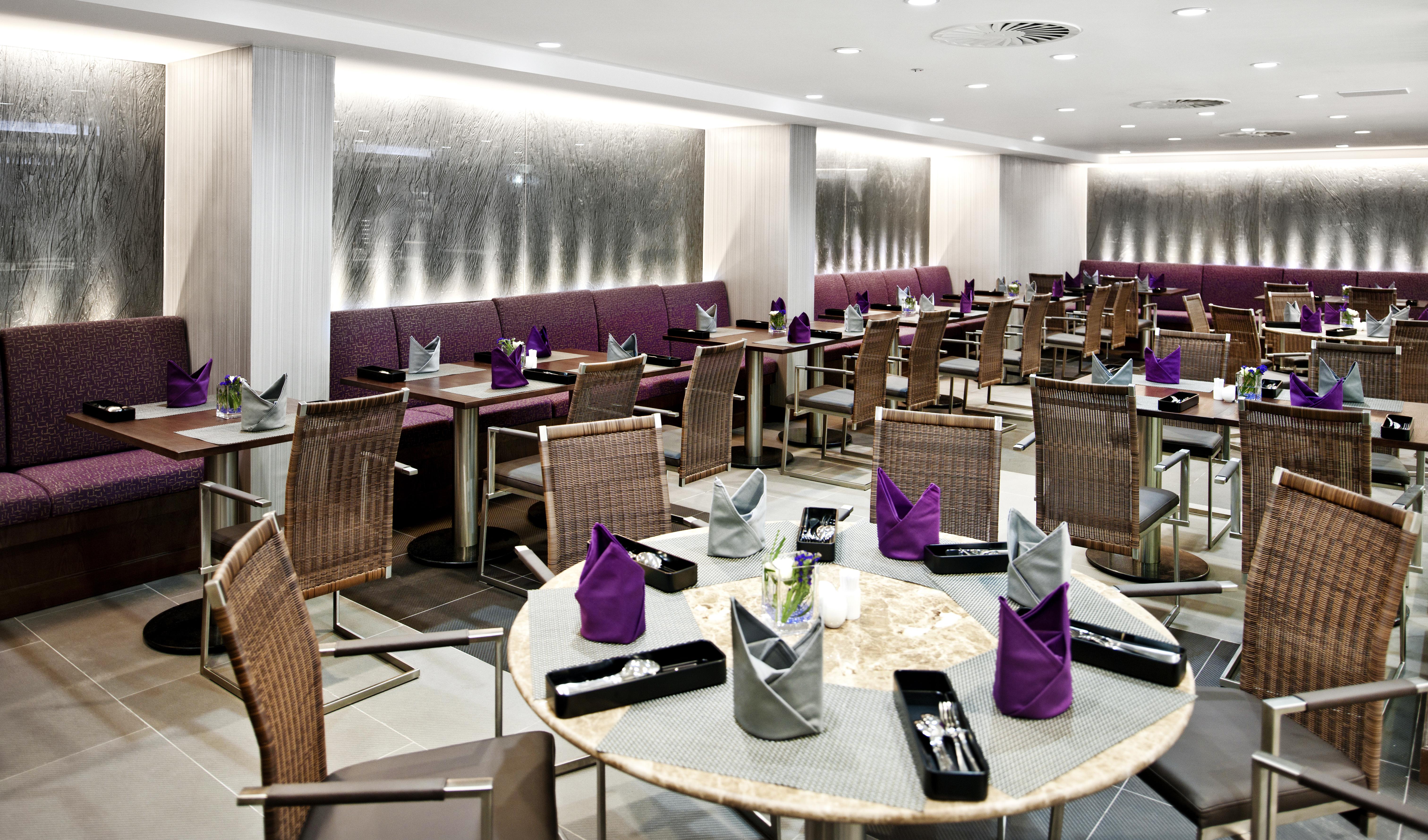 Eastin Grand Hotel Saigon Ho Chi Minh City Exterior photo Restaurant