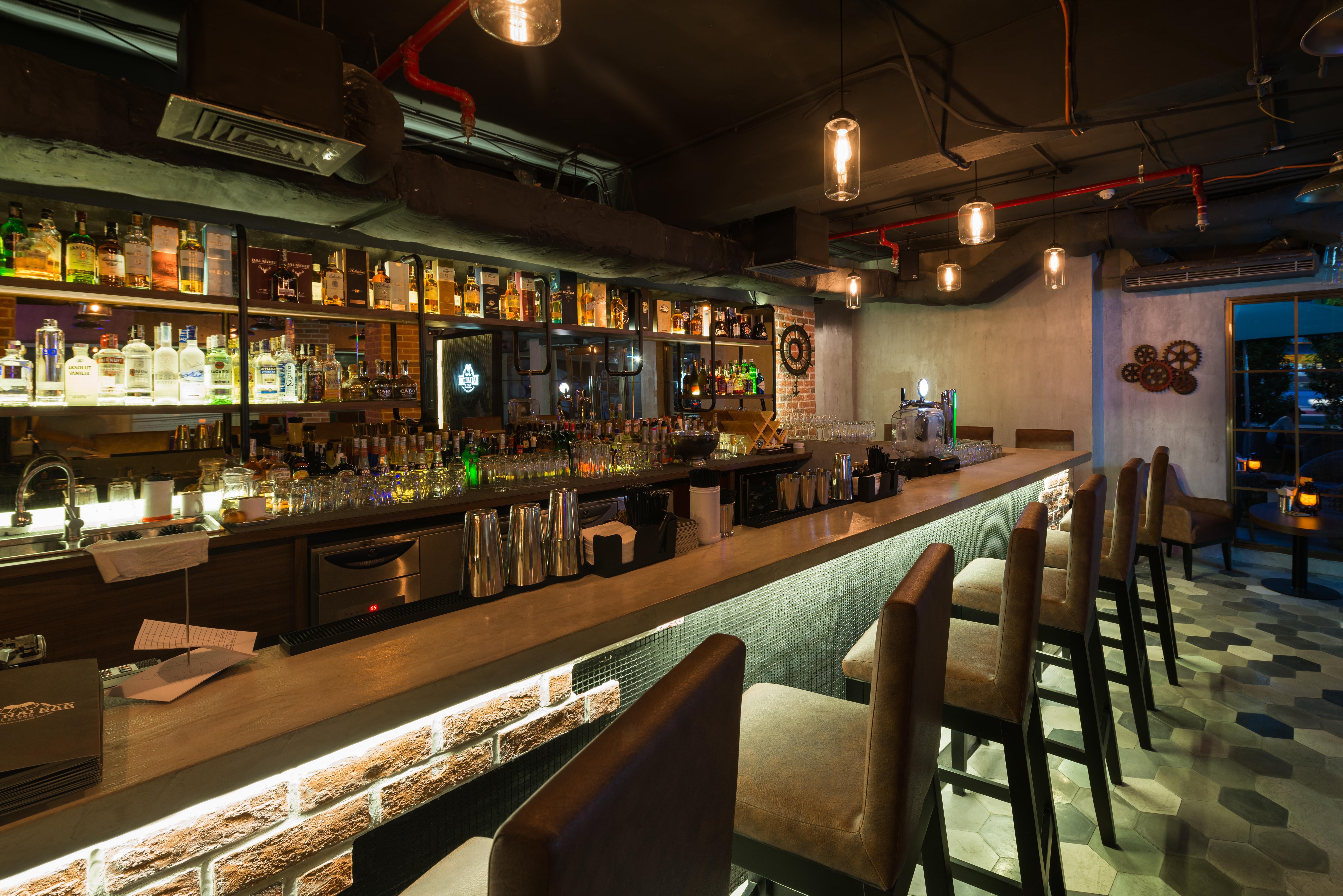 Eastin Grand Hotel Saigon Ho Chi Minh City Exterior photo Bar at the hotel