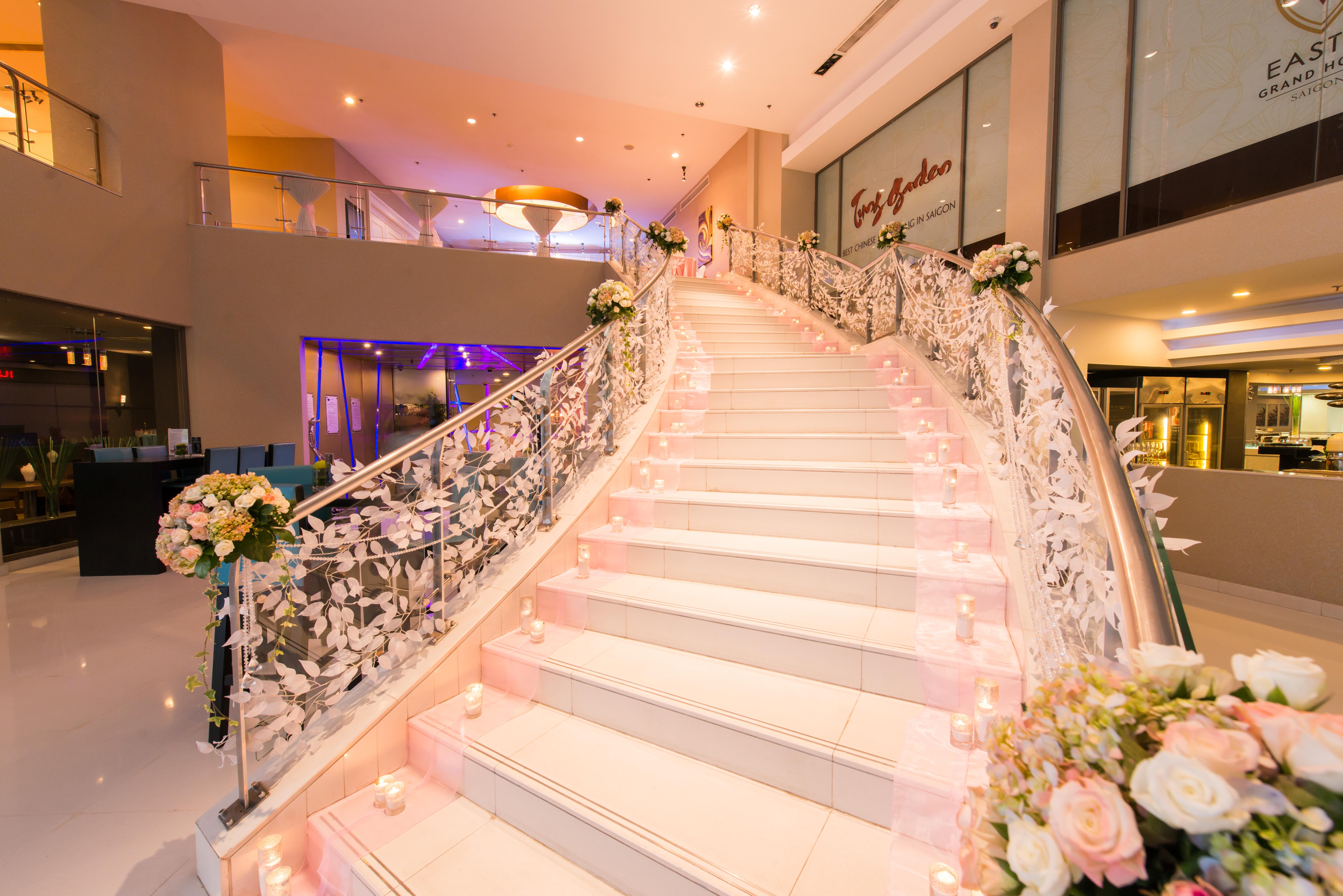 Eastin Grand Hotel Saigon Ho Chi Minh City Exterior photo The staircase at the lobby
