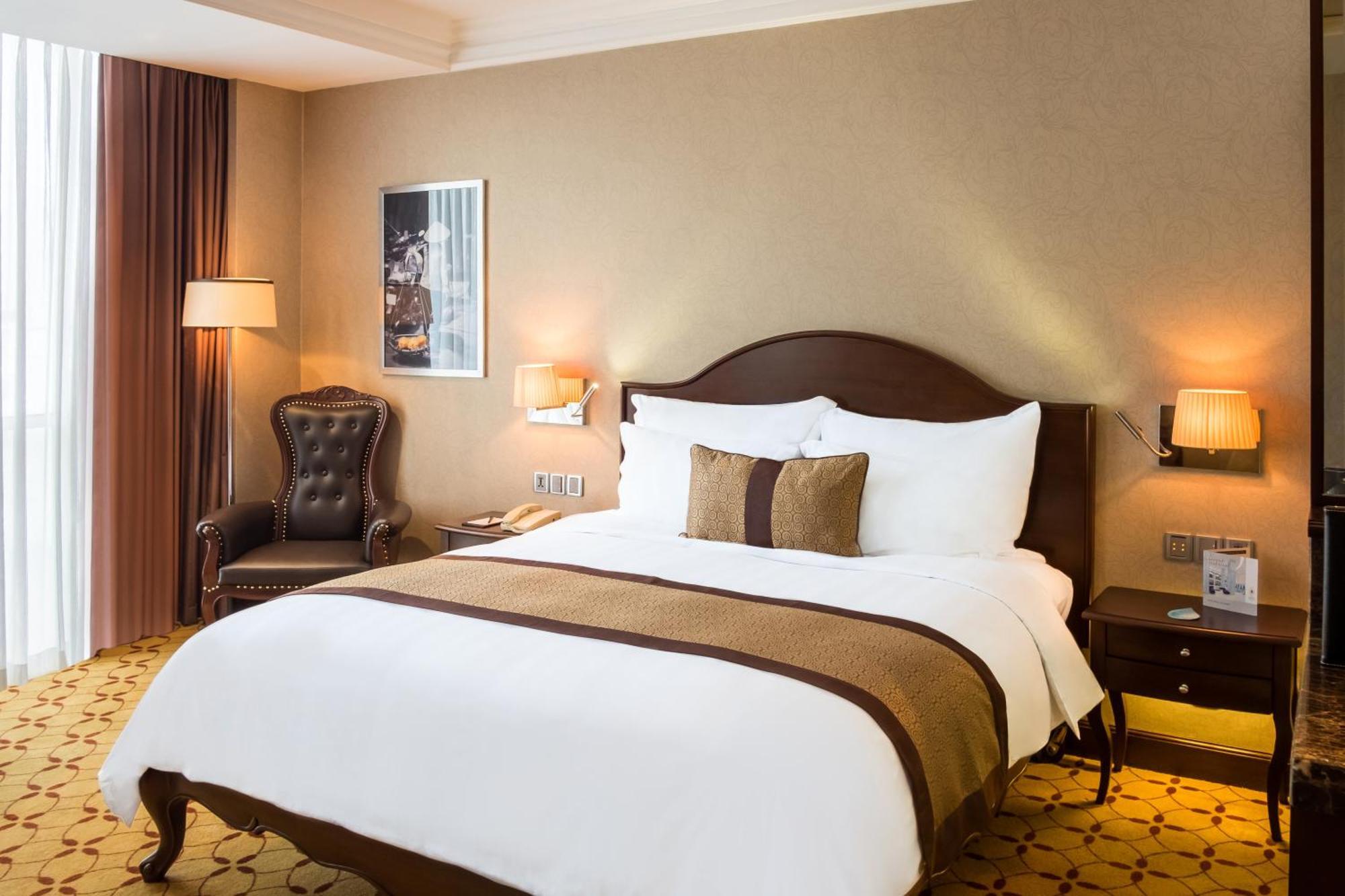 Eastin Grand Hotel Saigon Ho Chi Minh City Exterior photo