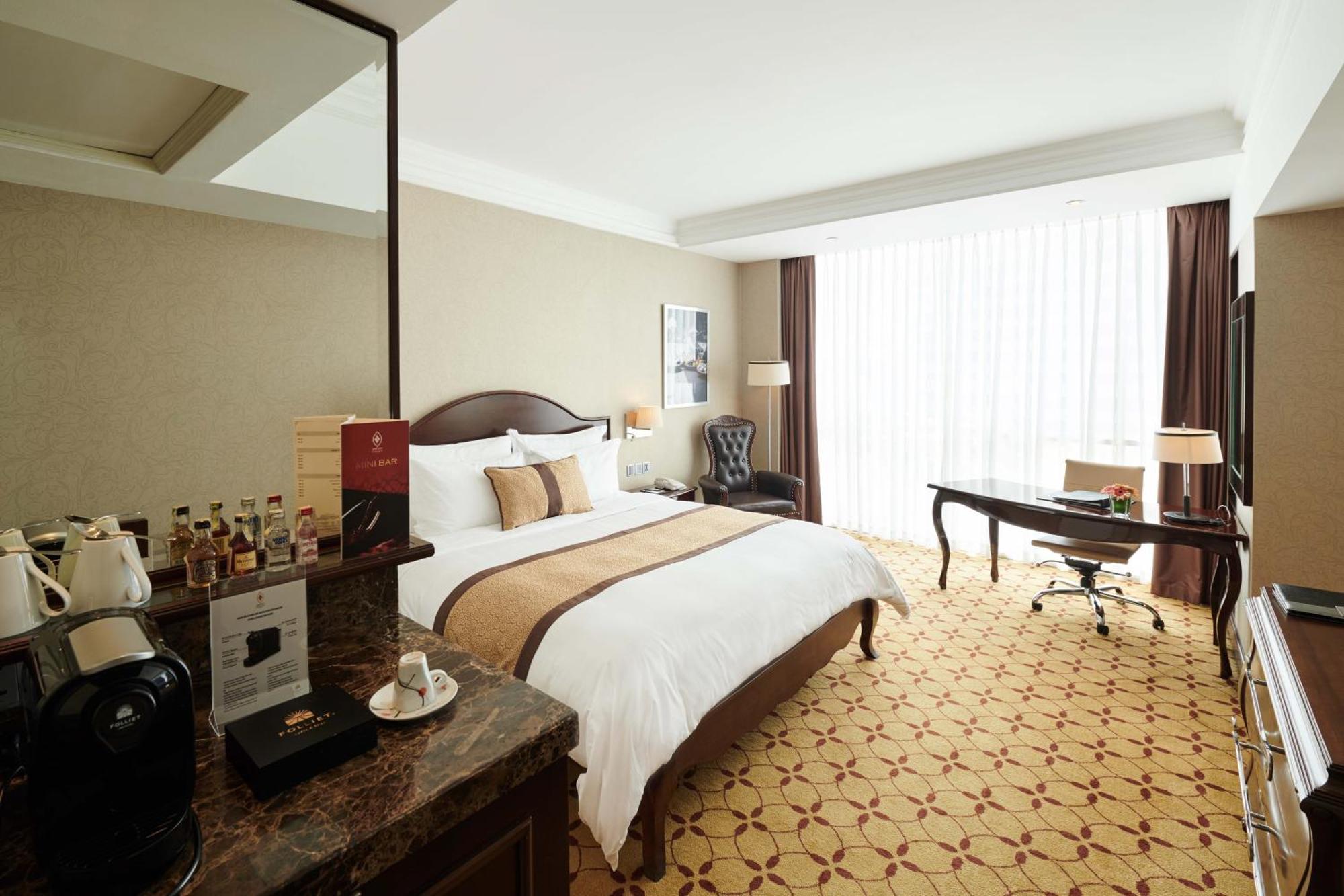 Eastin Grand Hotel Saigon Ho Chi Minh City Exterior photo Deluxe Room