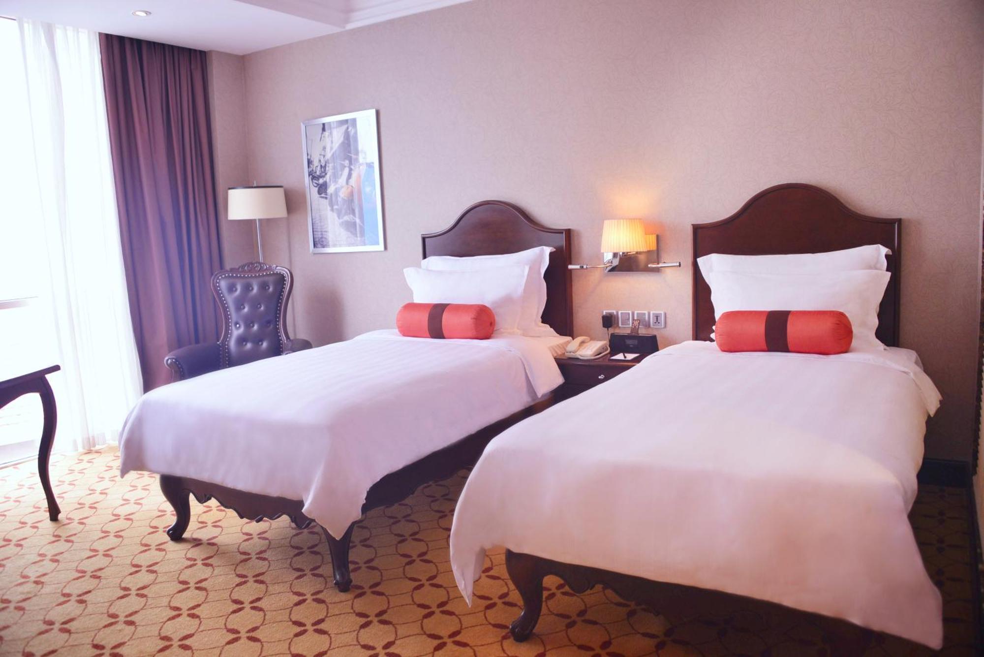 Eastin Grand Hotel Saigon Ho Chi Minh City Exterior photo Deluxe Twin Room