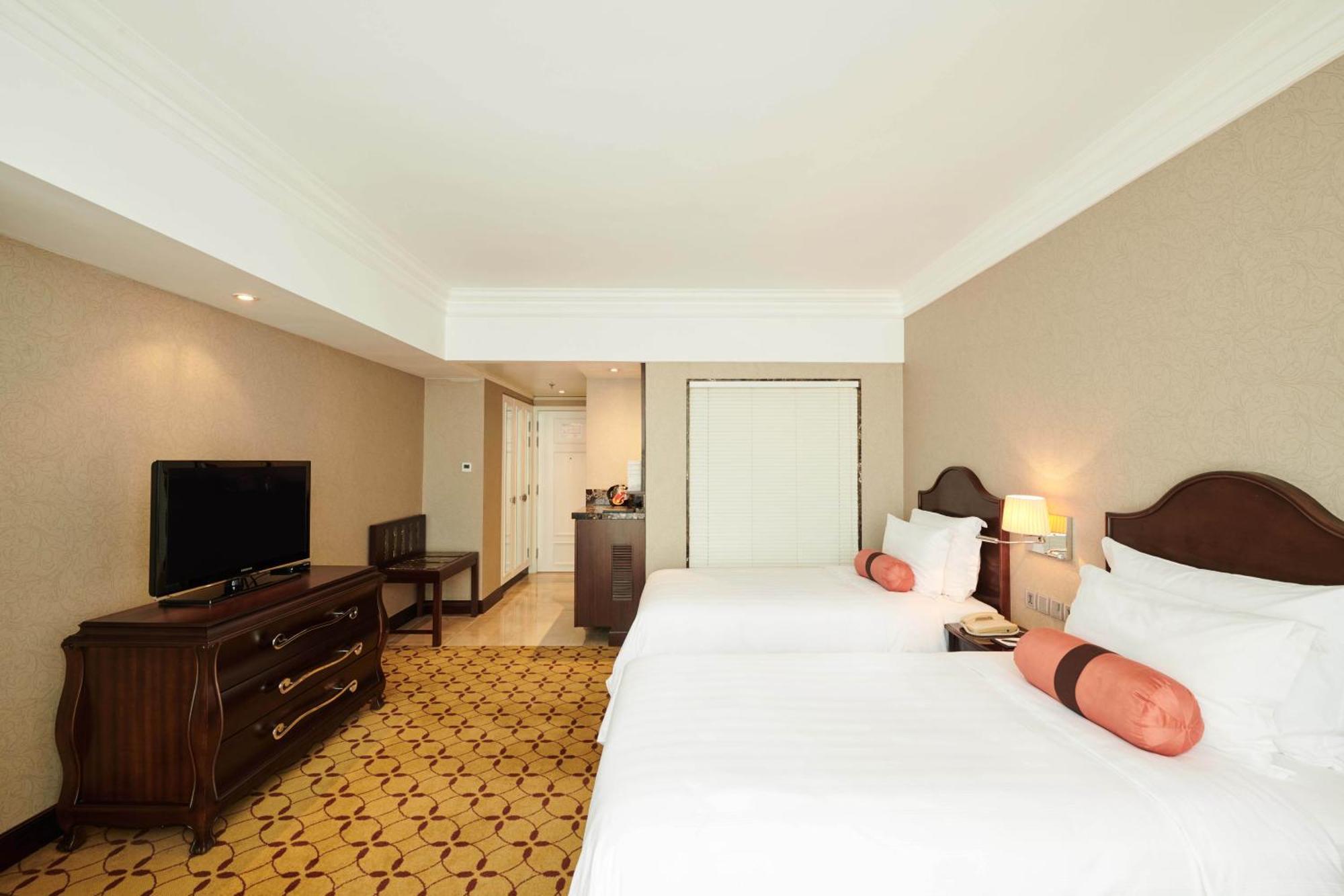 Eastin Grand Hotel Saigon Ho Chi Minh City Exterior photo Deluxe Room