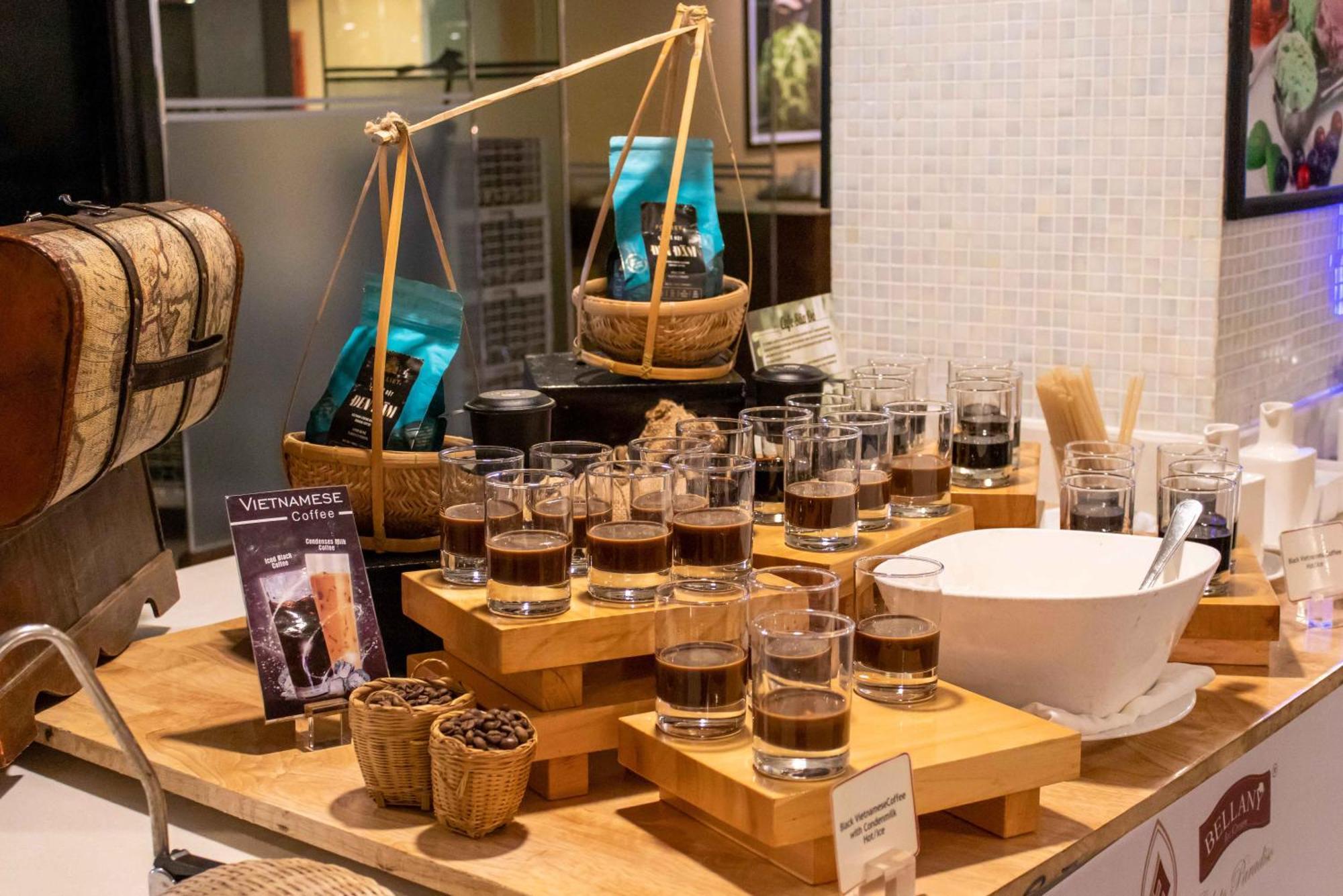 Eastin Grand Hotel Saigon Ho Chi Minh City Exterior photo A coffee tasting