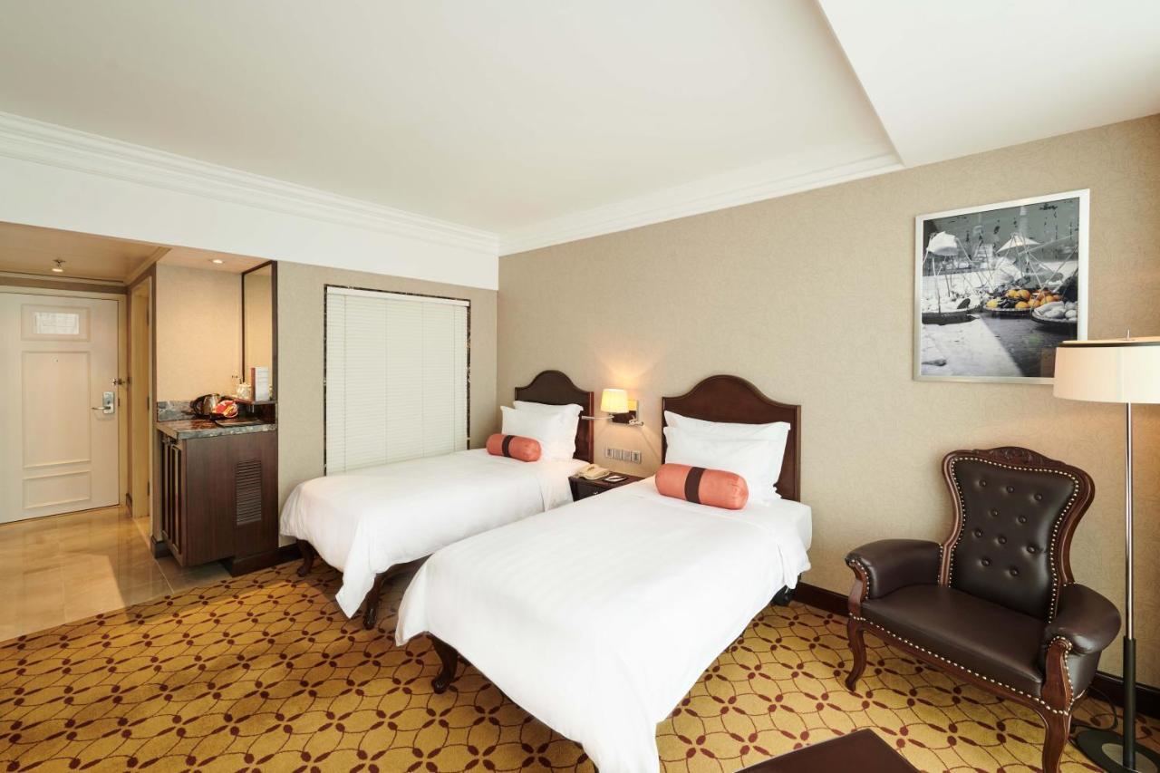 Eastin Grand Hotel Saigon Ho Chi Minh City Exterior photo Deluxe Room